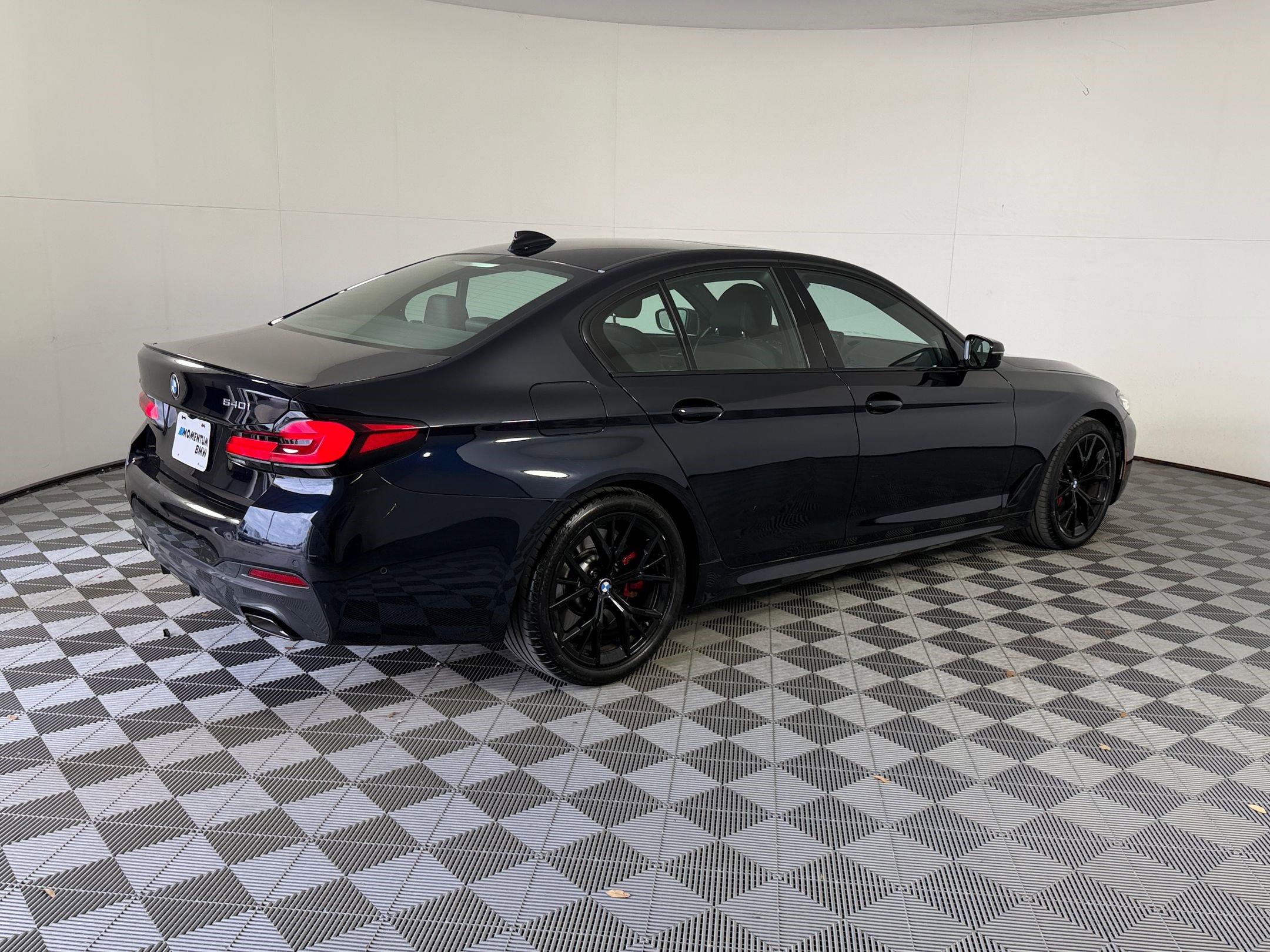 Used 2023 BMW 540i w/ M Sport Package RWD image 9