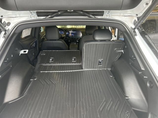 New 2025 Chevrolet Equinox EV LT image 27