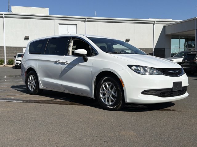 Used 2021 Chrysler Voyager LX FWD image 14