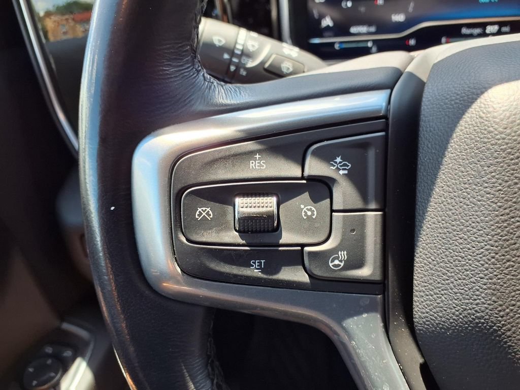 Used 2022 Chevrolet Silverado 1500 LT AWD/4WD image 11