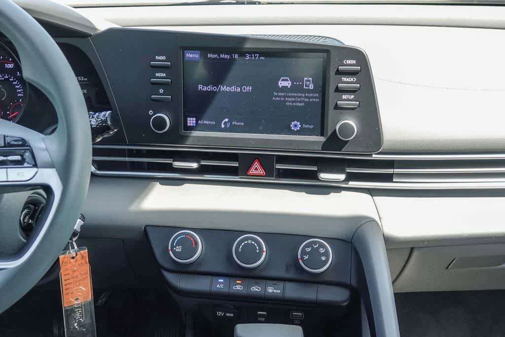 Used 2022 Hyundai Elantra SE w/ Cargo Package FWD image 12