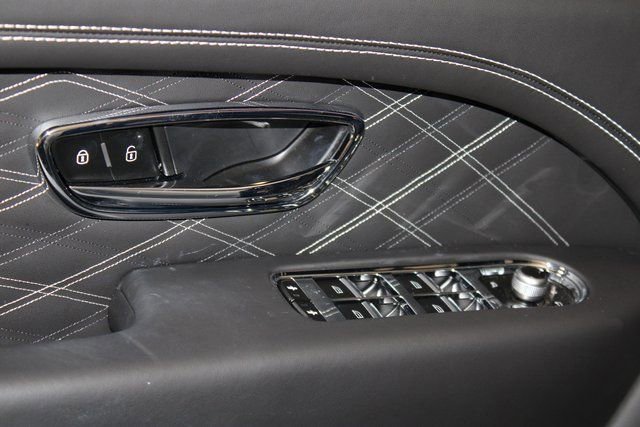 Used 2023 Bentley Bentayga Extended Wheelbase image 39