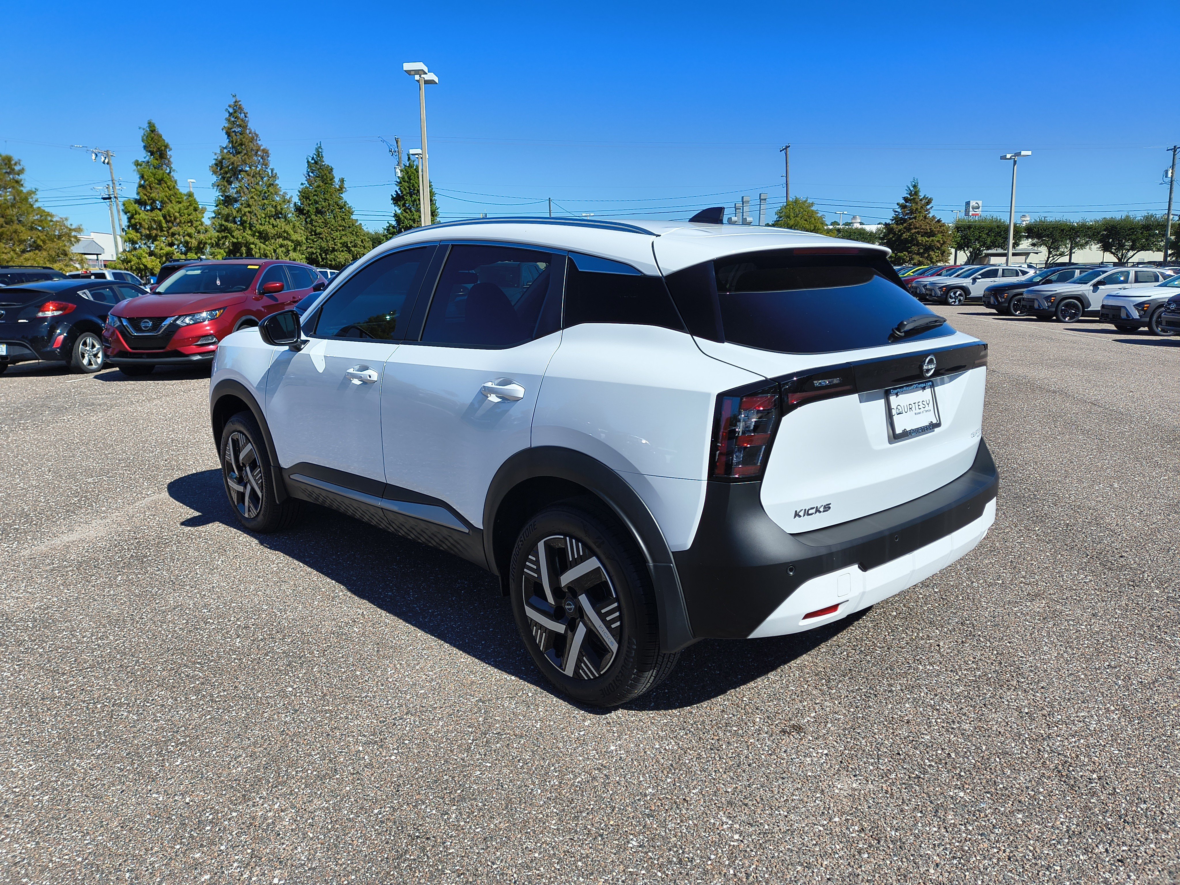 Used 2026 Nissan Kicks SV FWD image 6