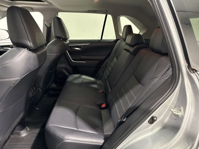 Used 2019 Toyota RAV4 XLE Premium AWD/4WD image 7