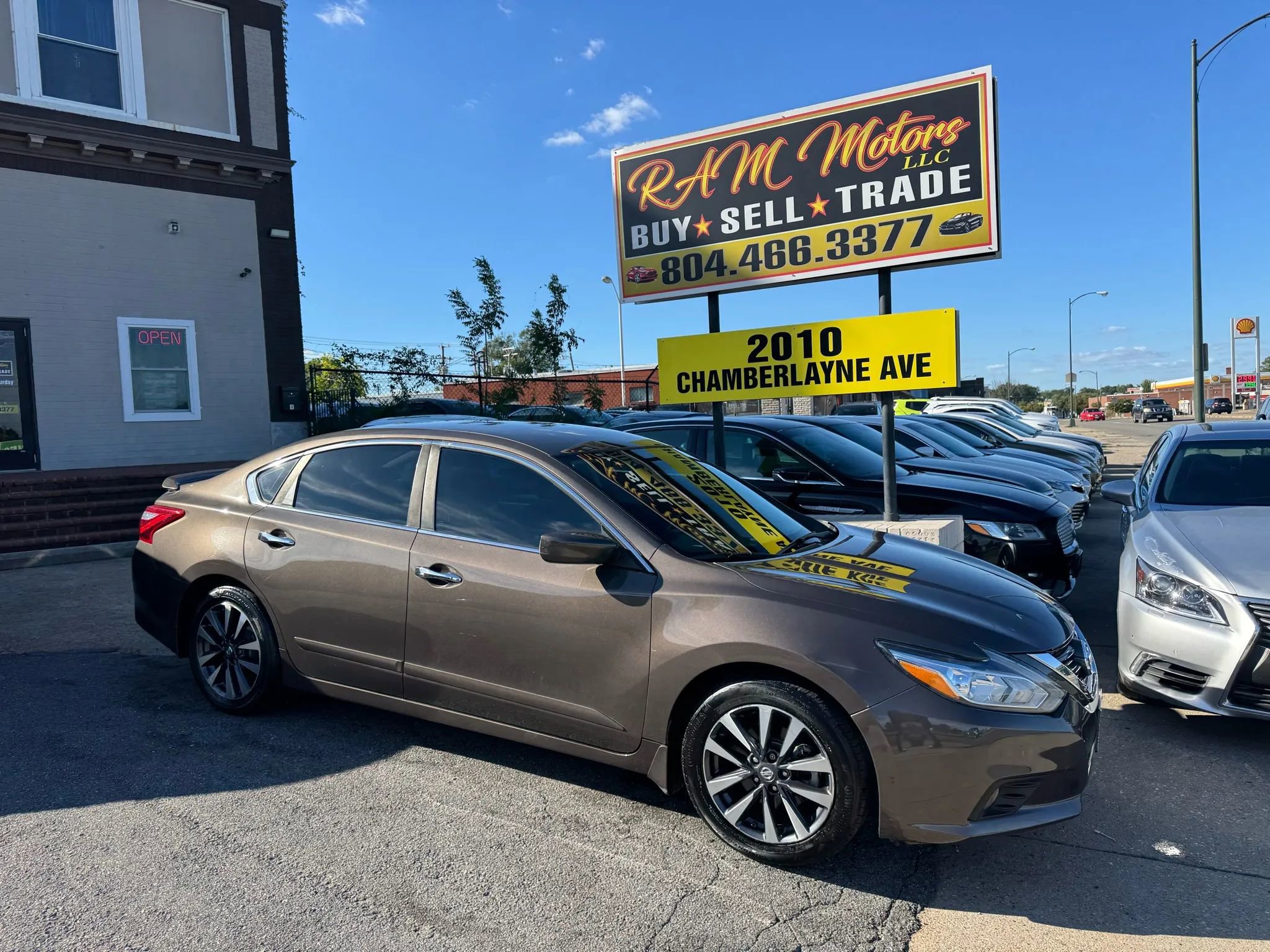 Used 2017 Nissan Altima 2.5 SV image 2