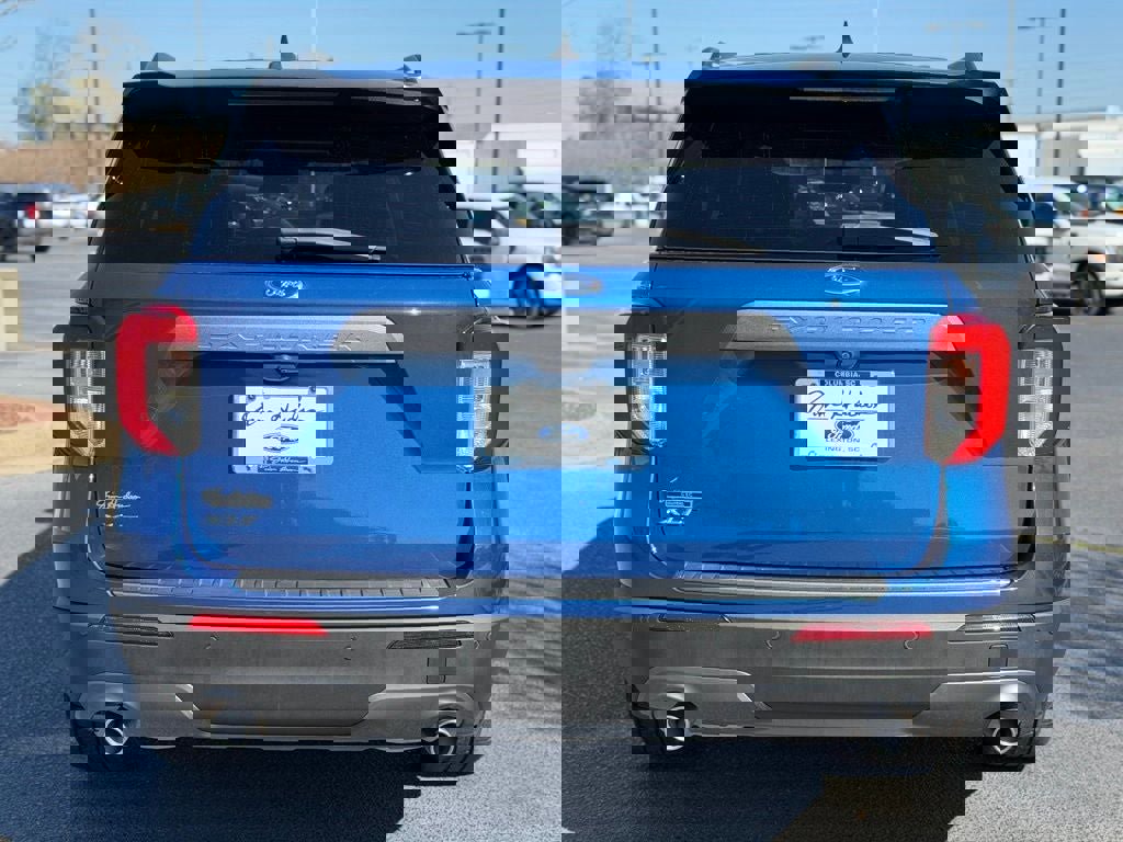 Certified 2022 Ford Explorer XLT w/ Equipment Group 202A image 6