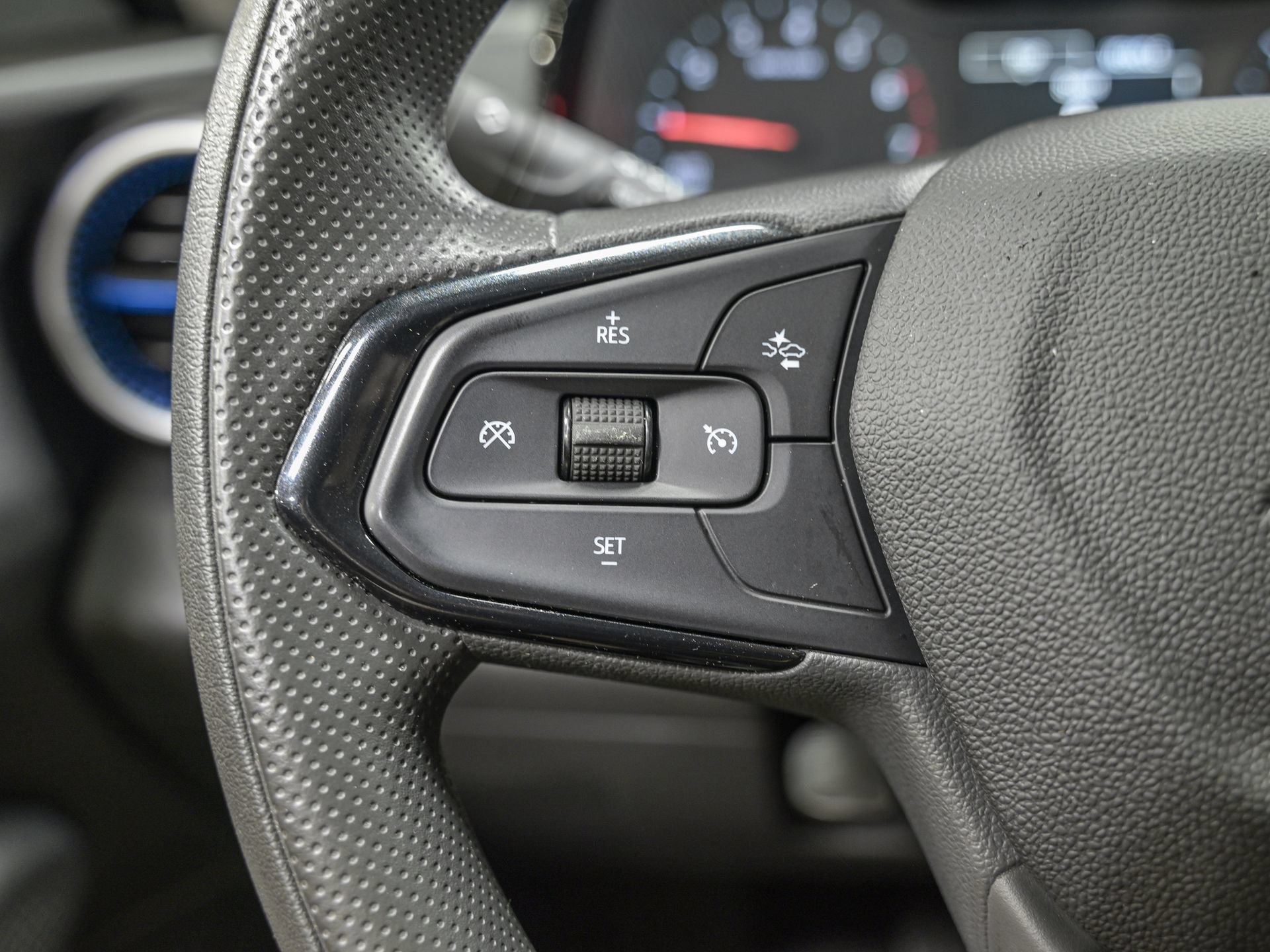 Used 2025 Chevrolet Trax LS FWD image 19