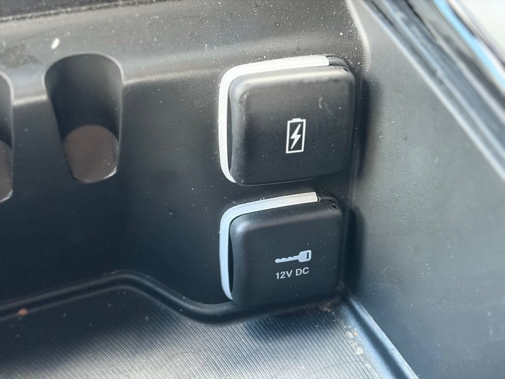 Certified 2025 Chrysler Pacifica Limited FWD image 32