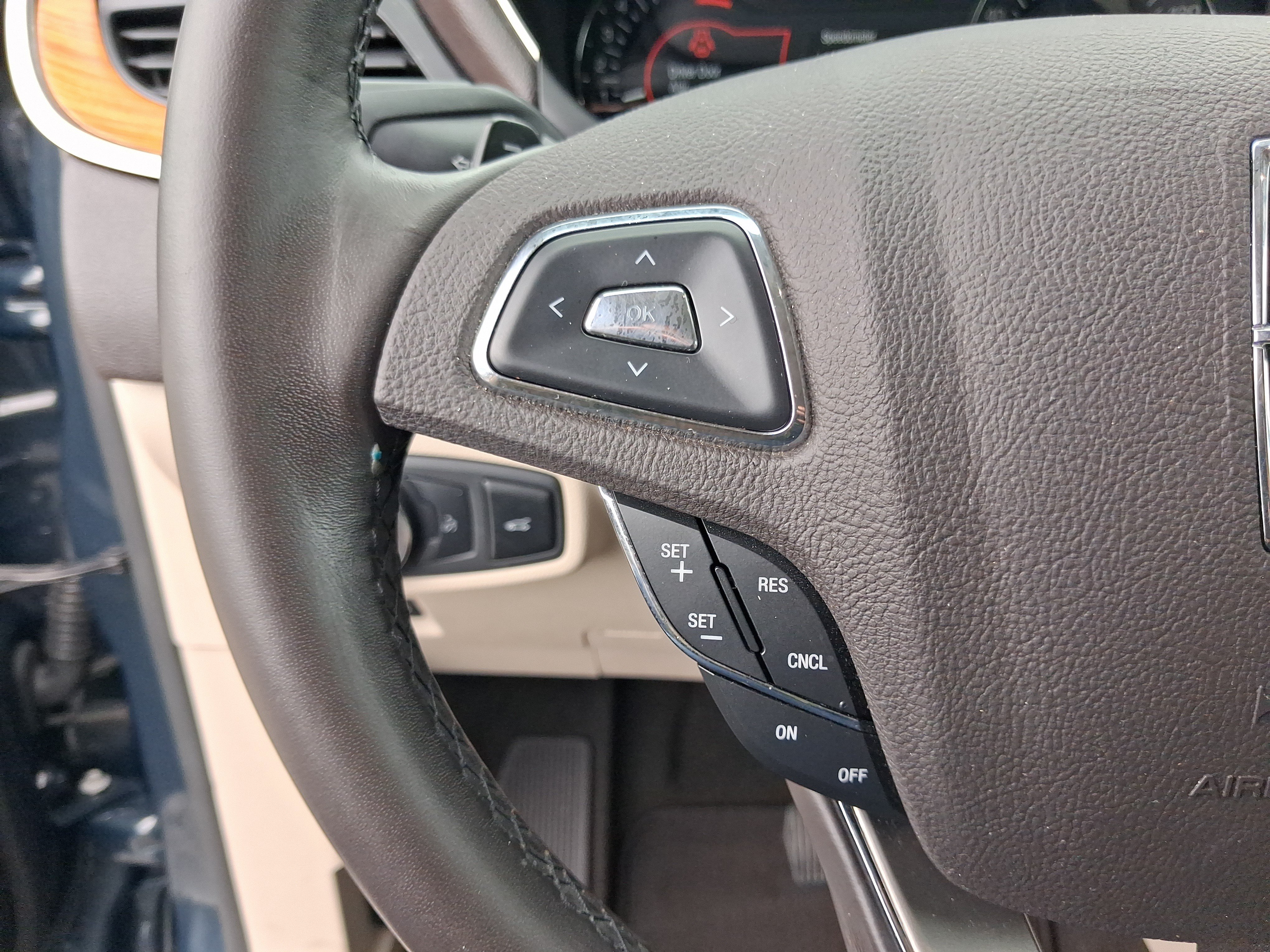 Used 2019 Lincoln MKC Select w/ Select Plus Package FWD image 17