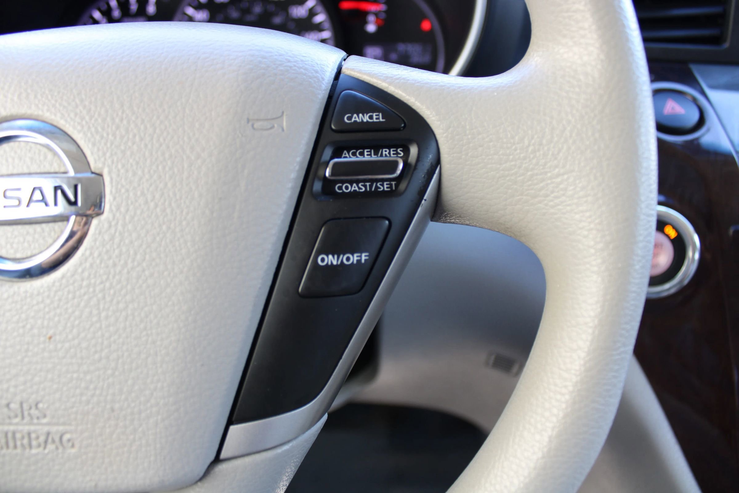 Used 2015 Nissan Quest S image 10