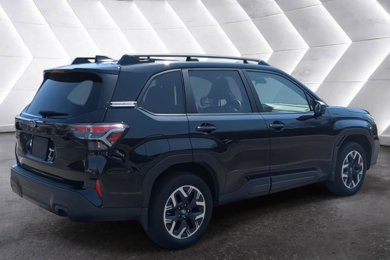 Used 2025 Subaru Forester Premium AWD/4WD image 6