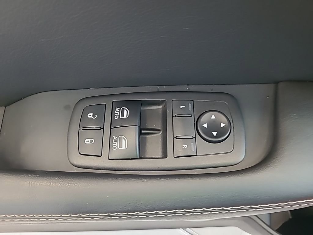 Used 2019 Dodge Challenger SRT Hellcat Redeye image 17