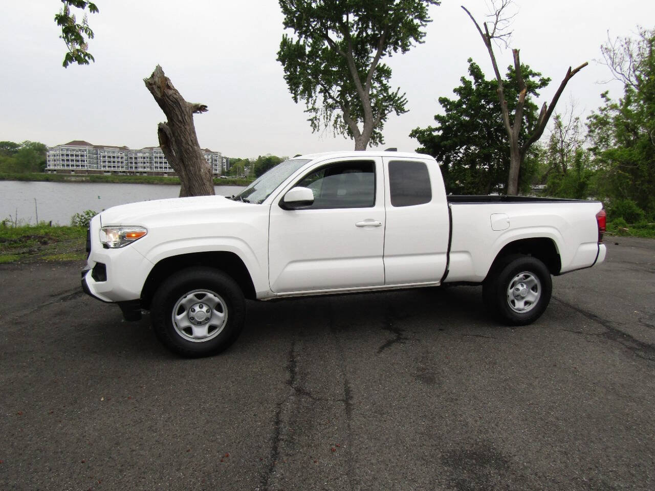 Used 2021 Toyota Tacoma SR RWD image 3