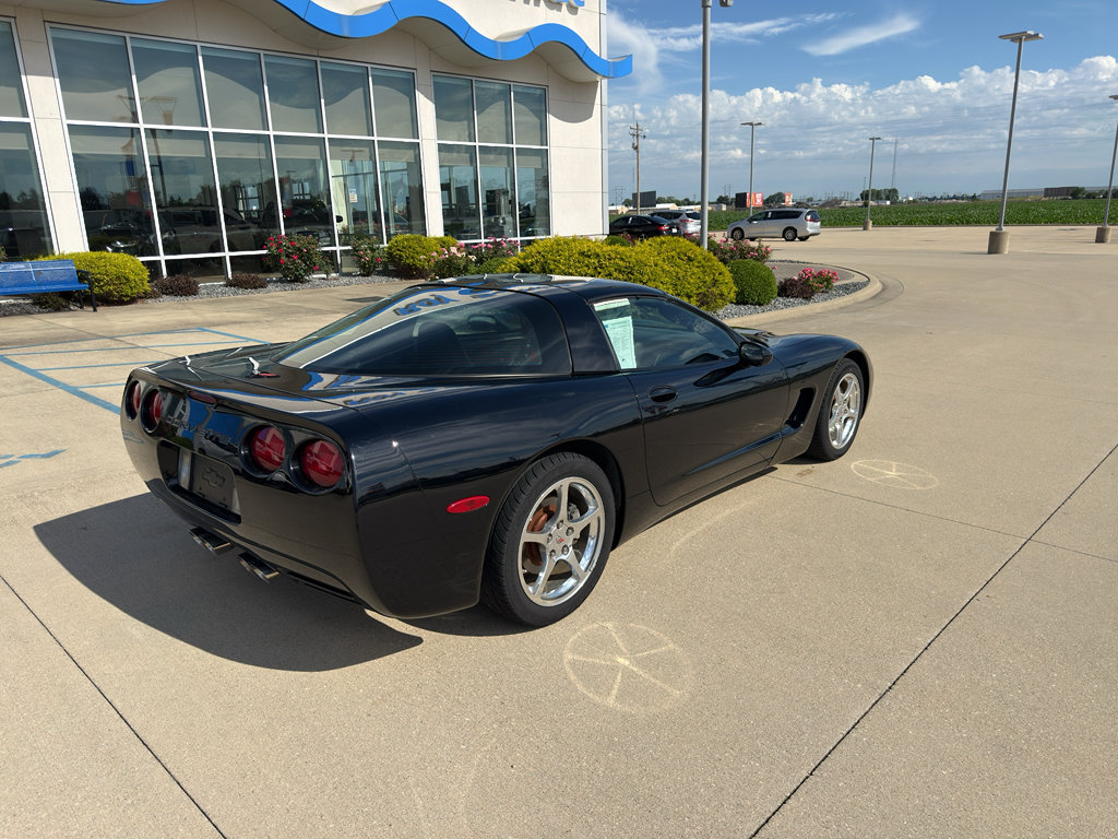 Used 2004 Chevrolet Corvette Coupe w/ Preferred Equipment Group RWD image 5