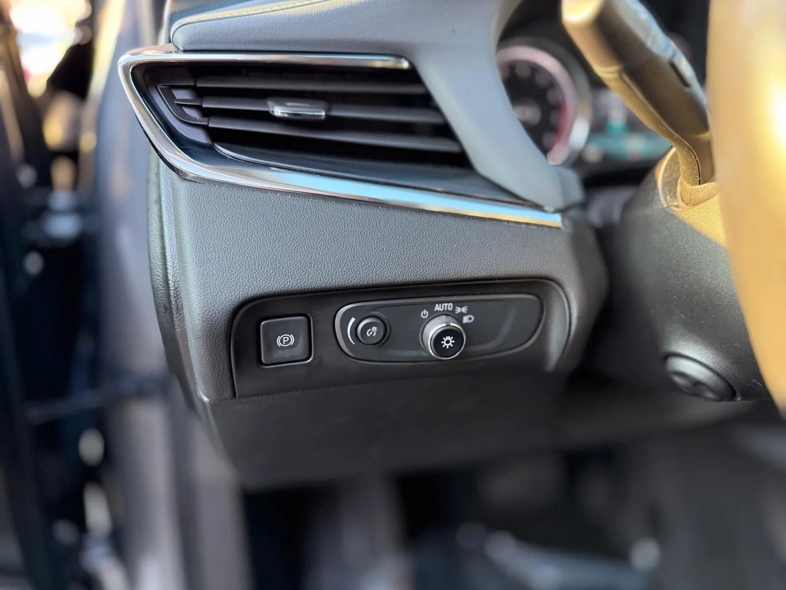 Used 2018 Buick Enclave Premium w/ Experience Buick Package image 20