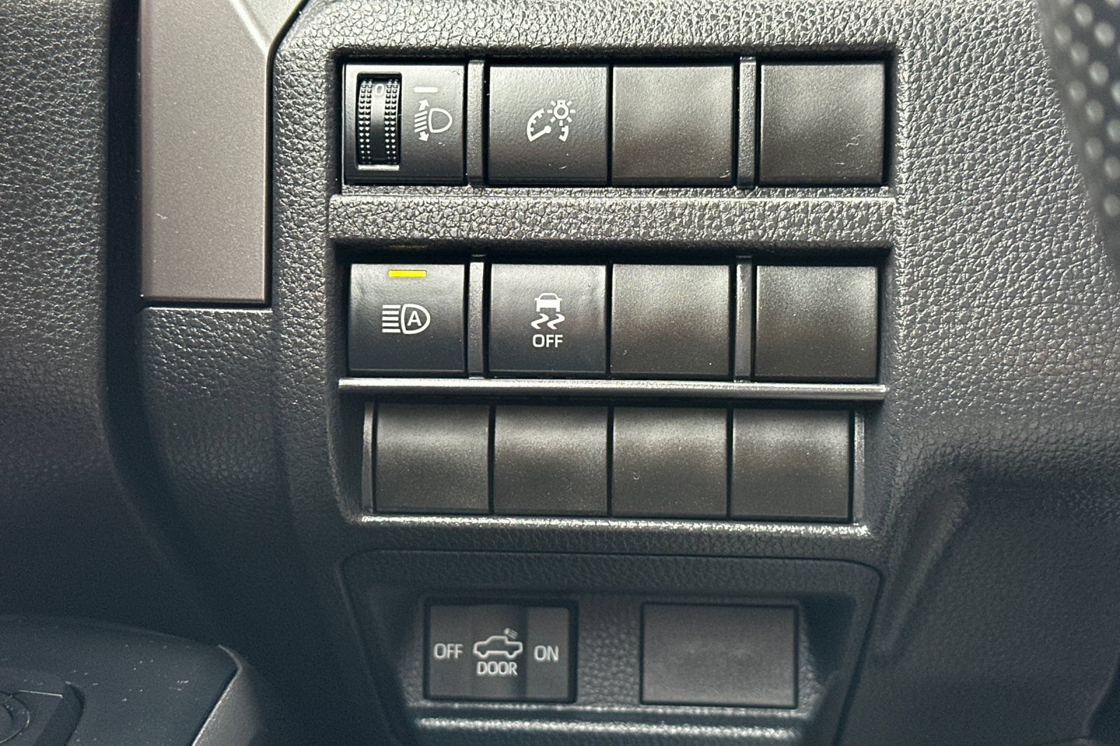 Used 2025 Toyota Tacoma SR5 AWD/4WD image 34