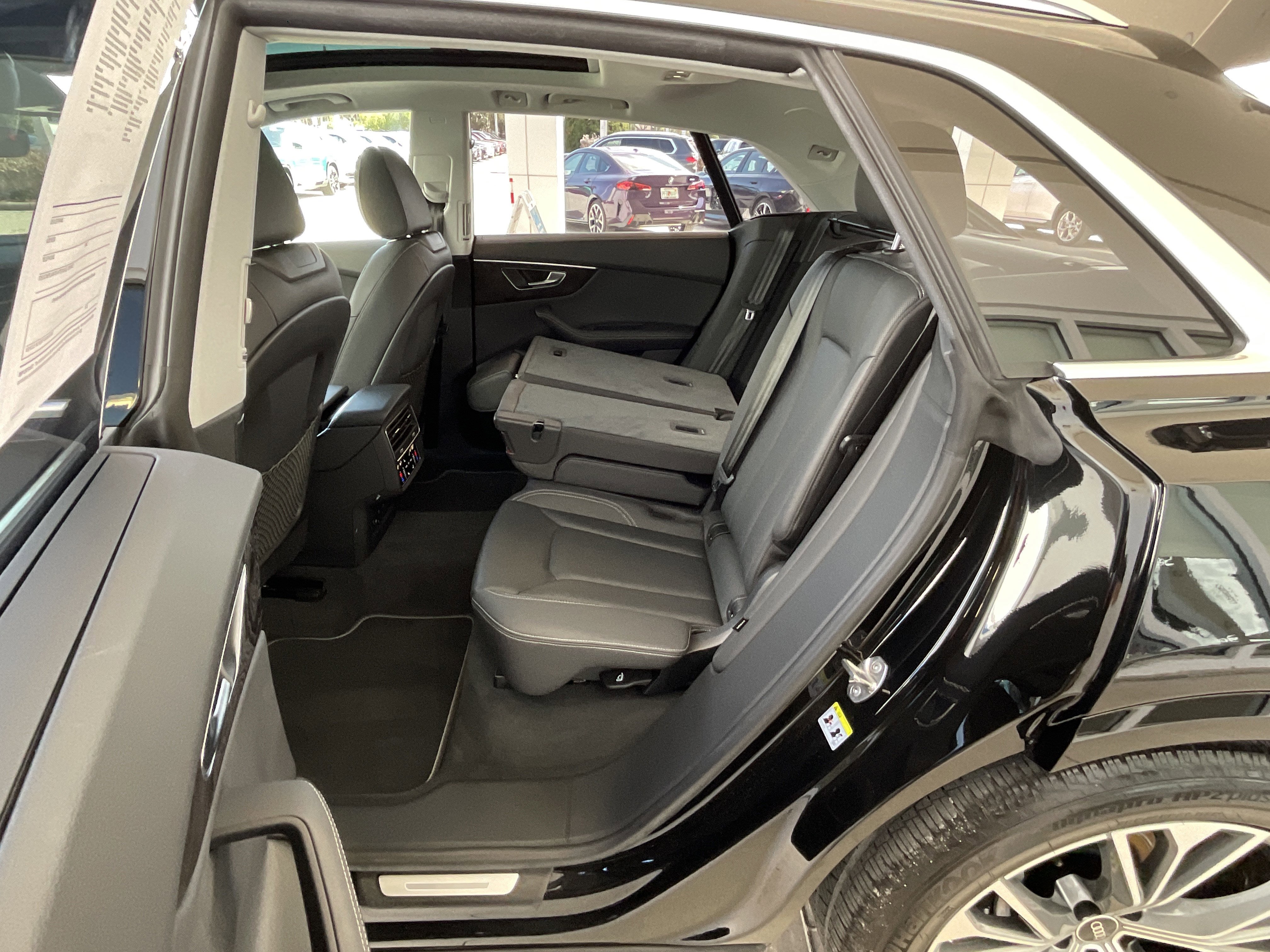 Used 2023 Audi Q8 Prestige image 29