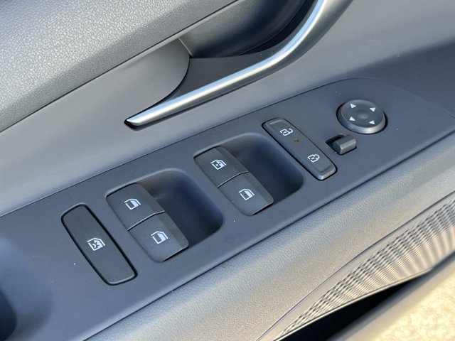 Certified 2025 Hyundai Elantra SEL FWD image 26