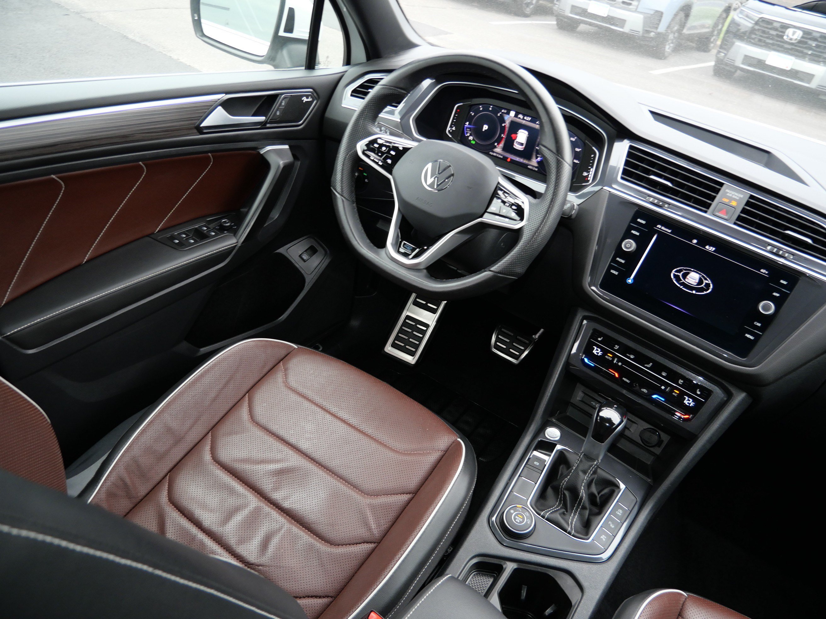 Used 2024 Volkswagen Tiguan SEL R-Line AWD/4WD image 9