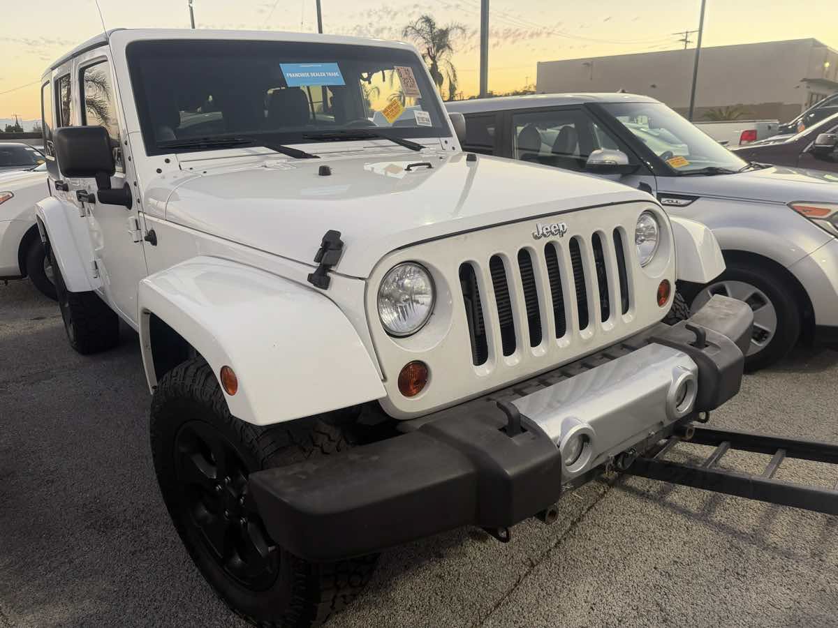 Used 2013 Jeep Wrangler Unlimited Sahara w/ Connectivity Group AWD/4WD image 4