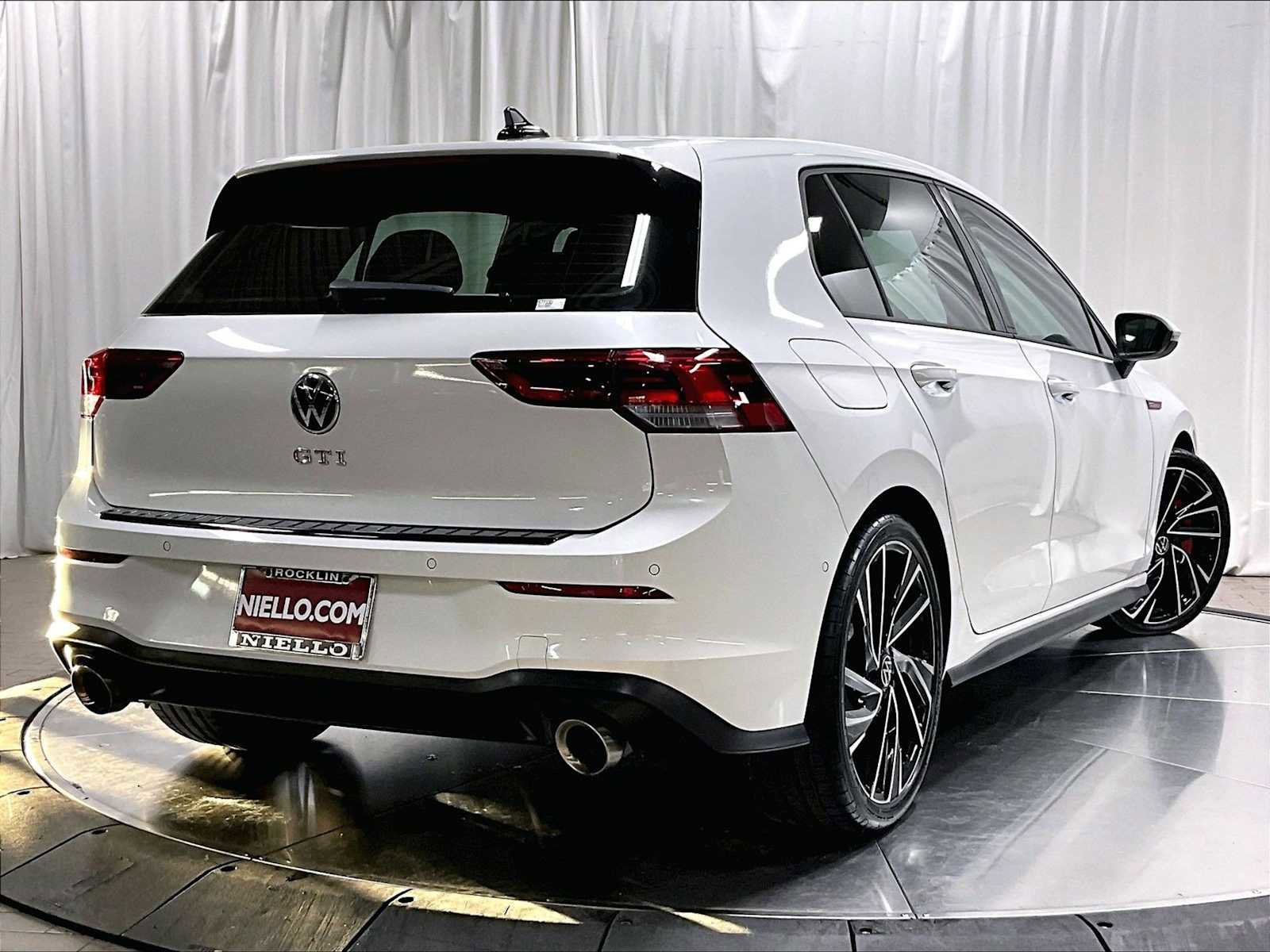 Used 2024 Volkswagen GTI Autobahn image 10