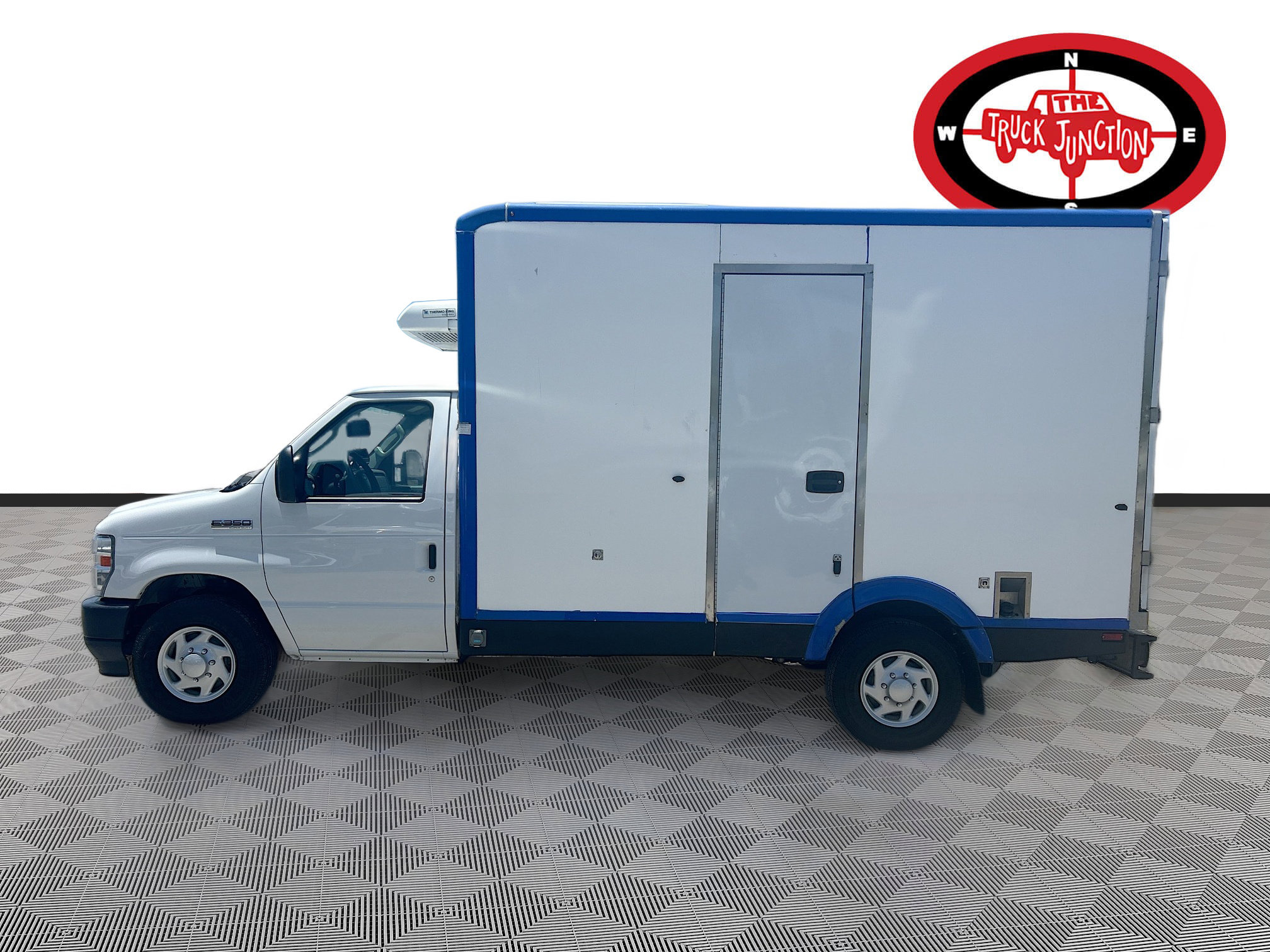 Used 2023 Ford E-350 and Econoline 350 Super Duty w/ Power Windows & Locks Group RWD image 4
