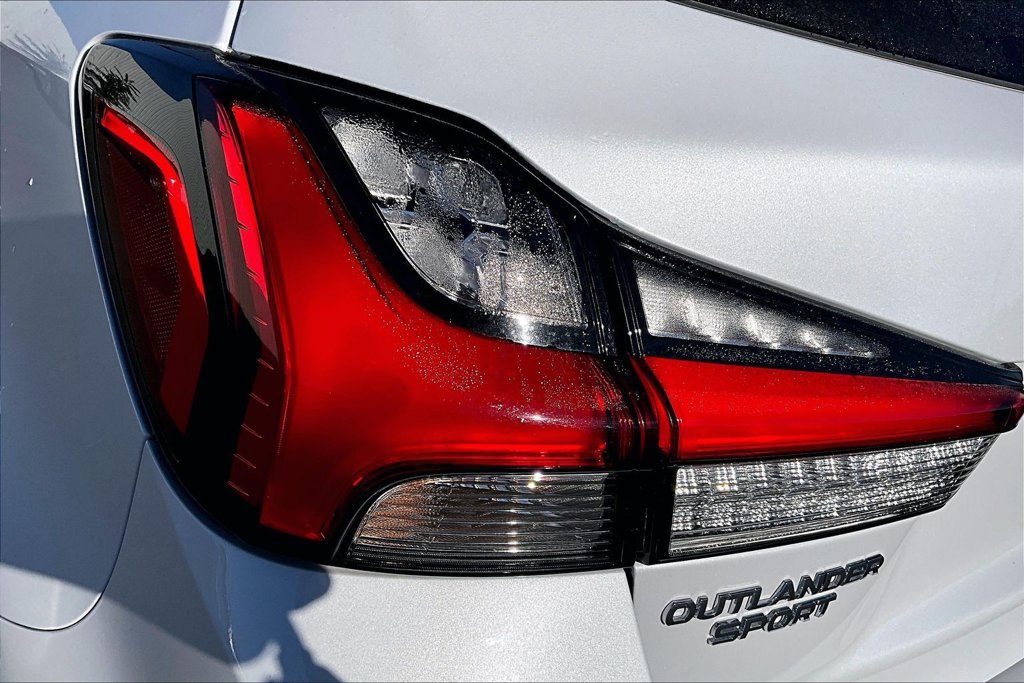 Used 2025 Mitsubishi Outlander Sport LE AWD/4WD image 29