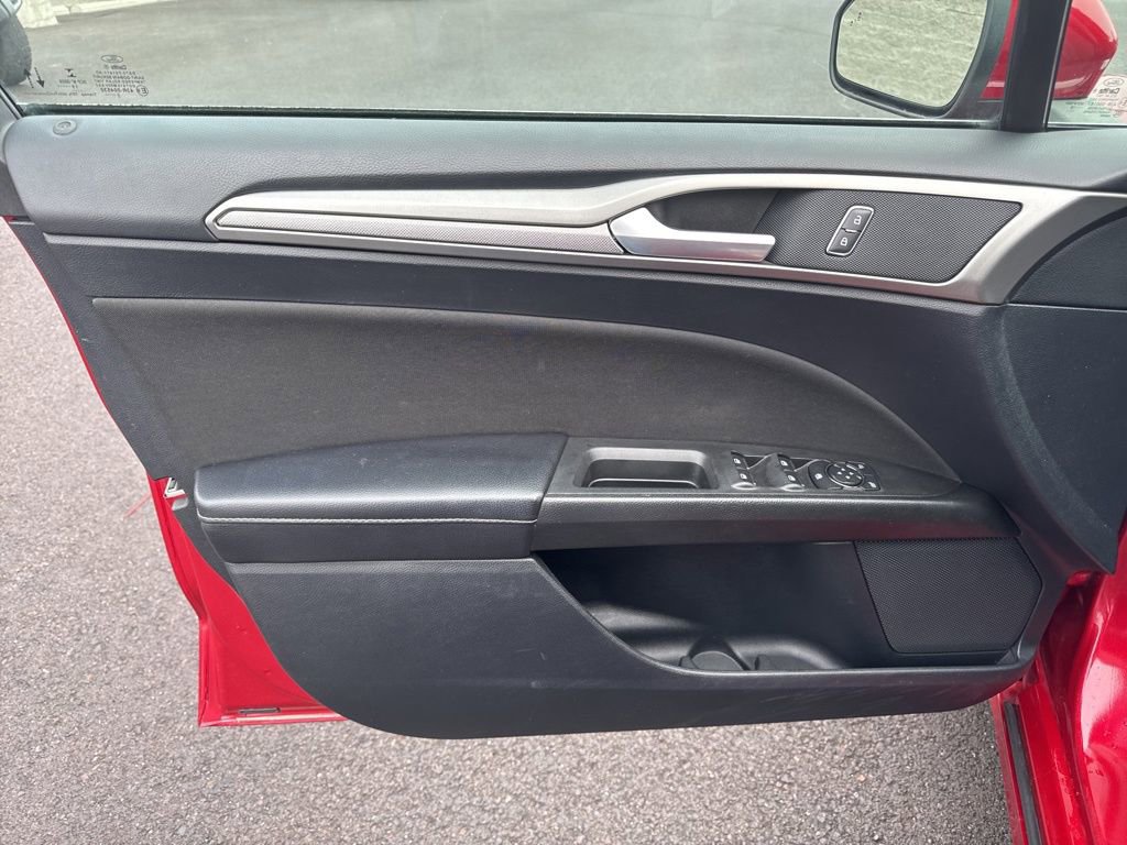 Used 2020 Ford Fusion SE image 19