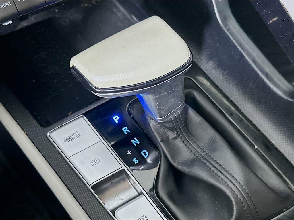 Used 2022 Hyundai Elantra Limited w/ Winter Weather Package FWD image 33