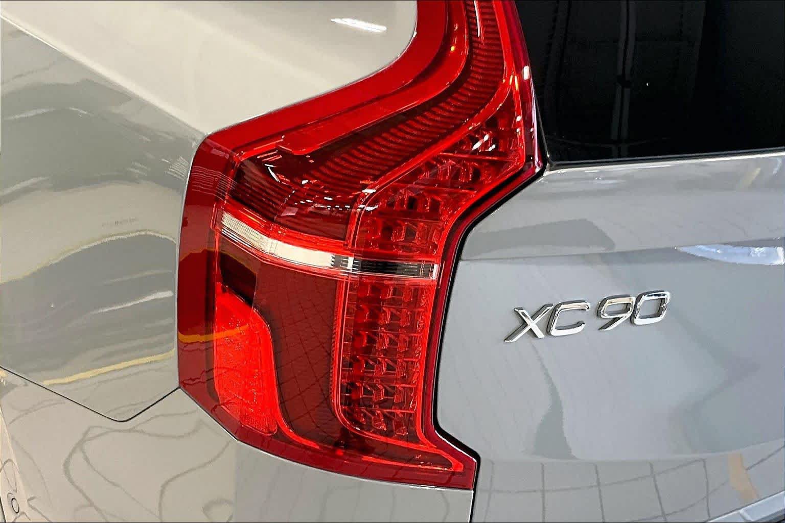 Used 2025 Volvo XC90 T8 Plus w/ Protection Package AWD/4WD image 27