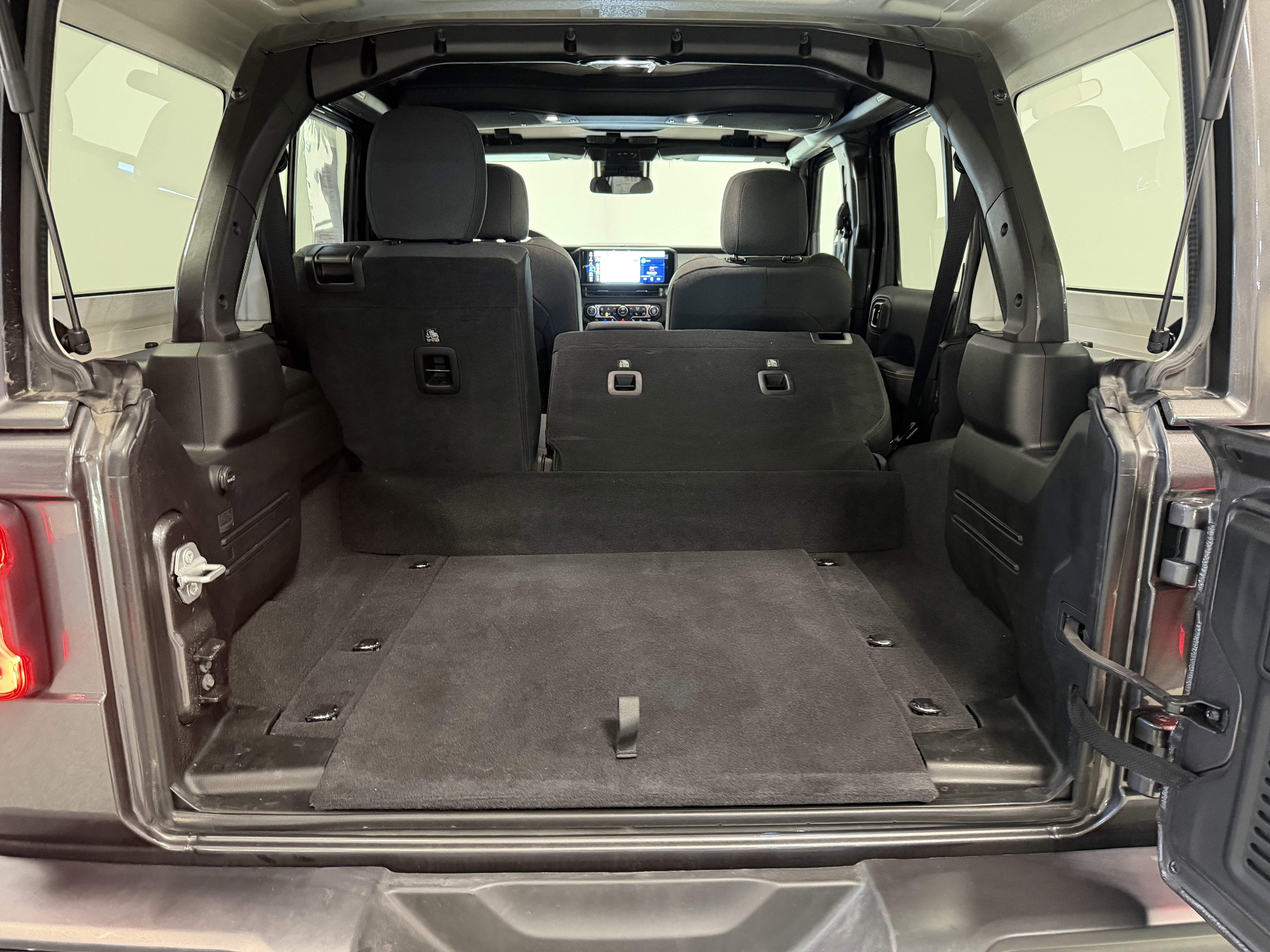 Used 2025 Jeep Wrangler Unlimited Sahara w/ Safety Group image 26