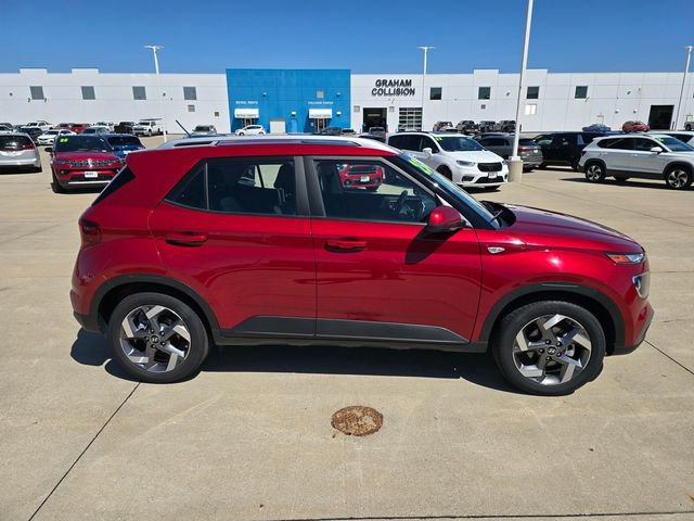 Used 2025 Hyundai Venue SEL FWD image 16