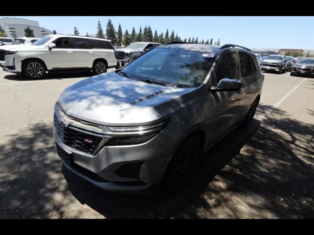 Used 2023 Chevrolet Equinox RS FWD image 3