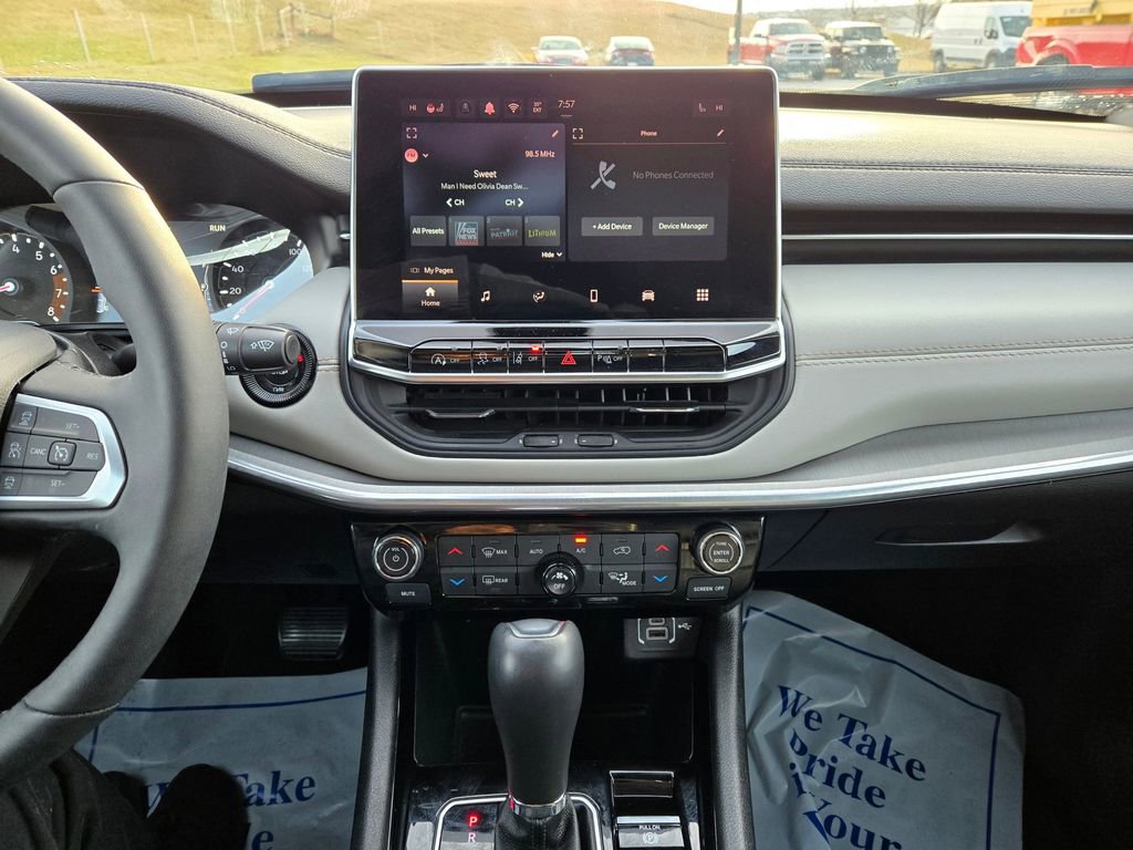 Used 2024 Jeep Compass Limited image 21