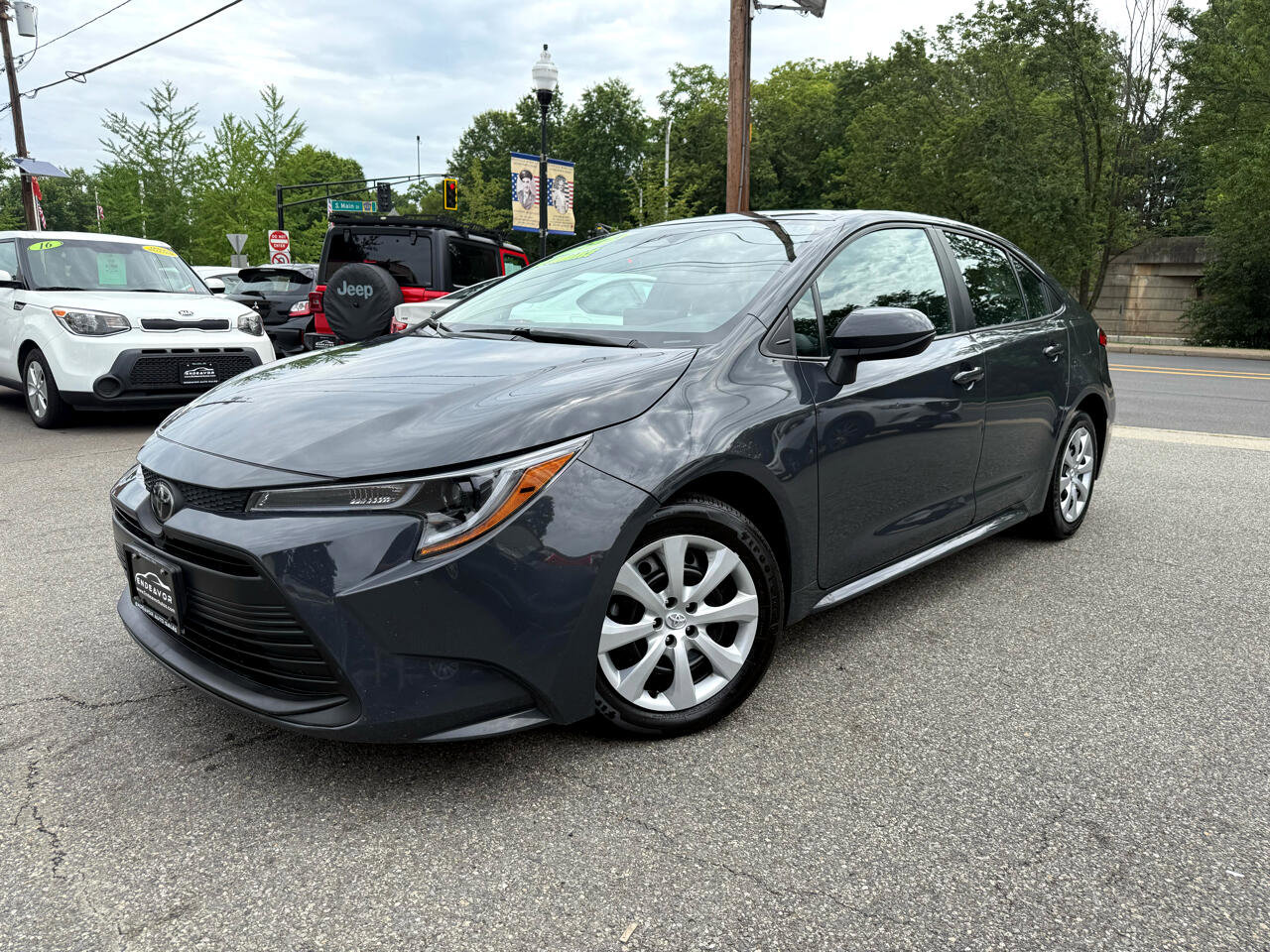 Used 2023 Toyota Corolla LE image 3