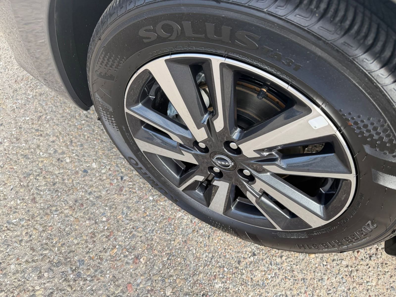 Used 2025 Nissan Versa SV image 30