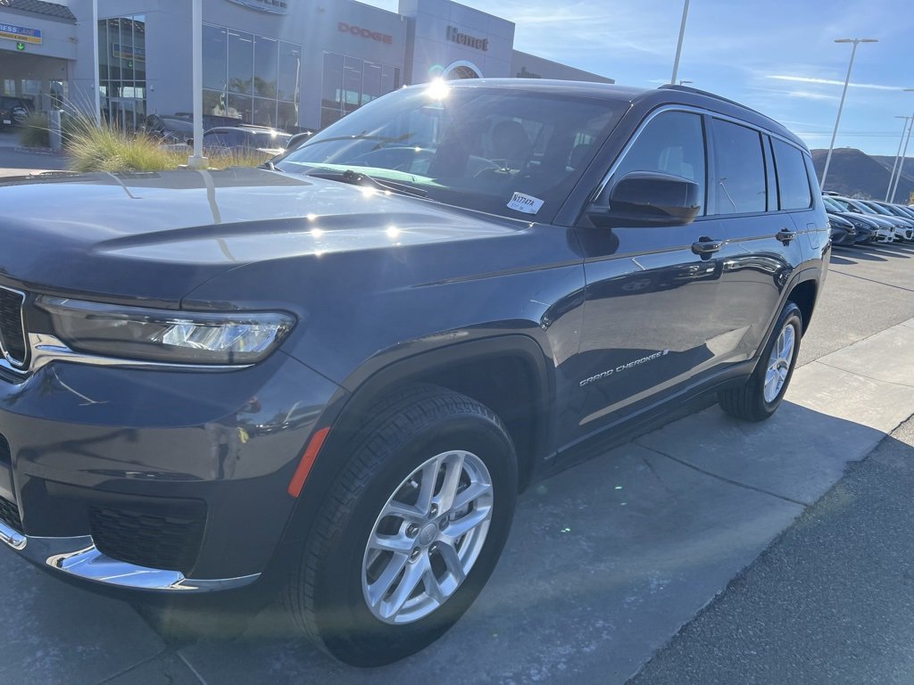 Used 2025 Jeep Grand Cherokee L Laredo w/ Luxury Tech Group I image 11