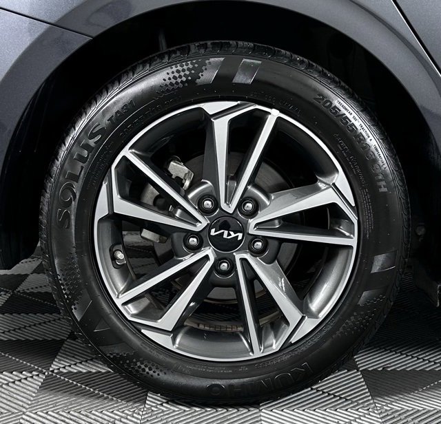 Used 2024 Kia Forte LXS image 11