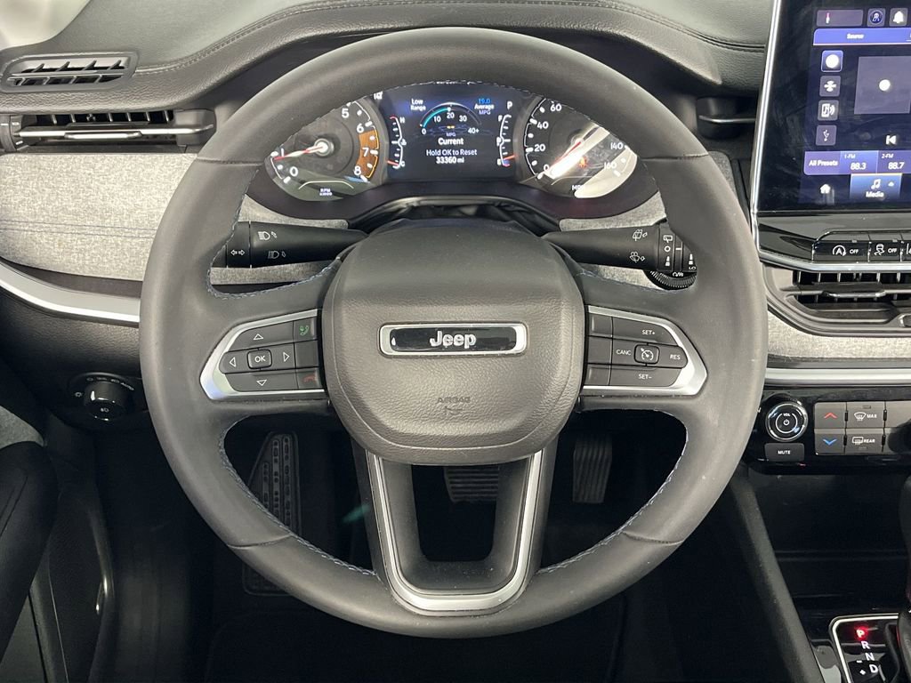Used 2022 Jeep Compass Latitude w/ Sun and Sound Group AWD/4WD image 14