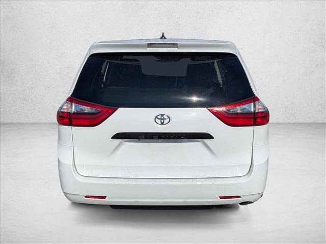 Used 2020 Toyota Sienna L image 6