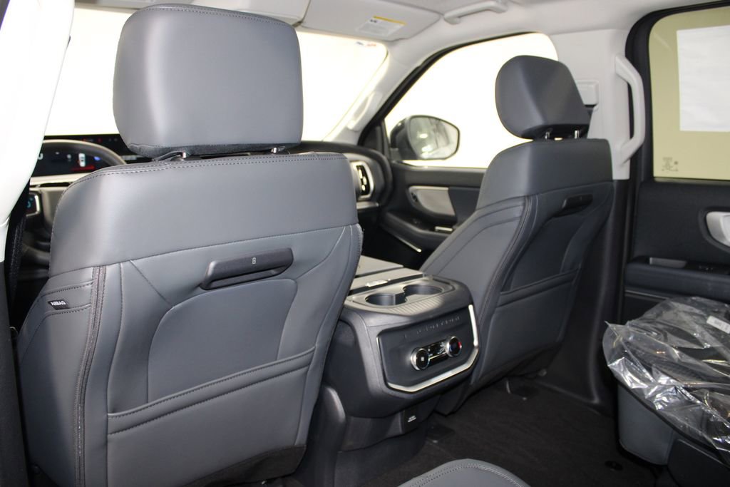 New 2026 Ford Expedition Active image 28