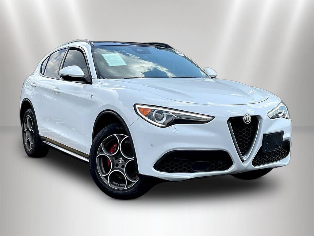 Used 2023 Alfa Romeo Stelvio Ti w/ Active Assist Plus Package AWD/4WD image 3
