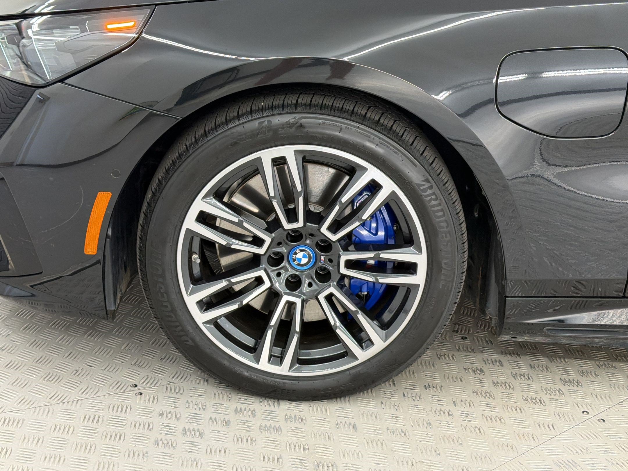 Used 2025 BMW 550e xDrive w/ Premium Package AWD/4WD image 13