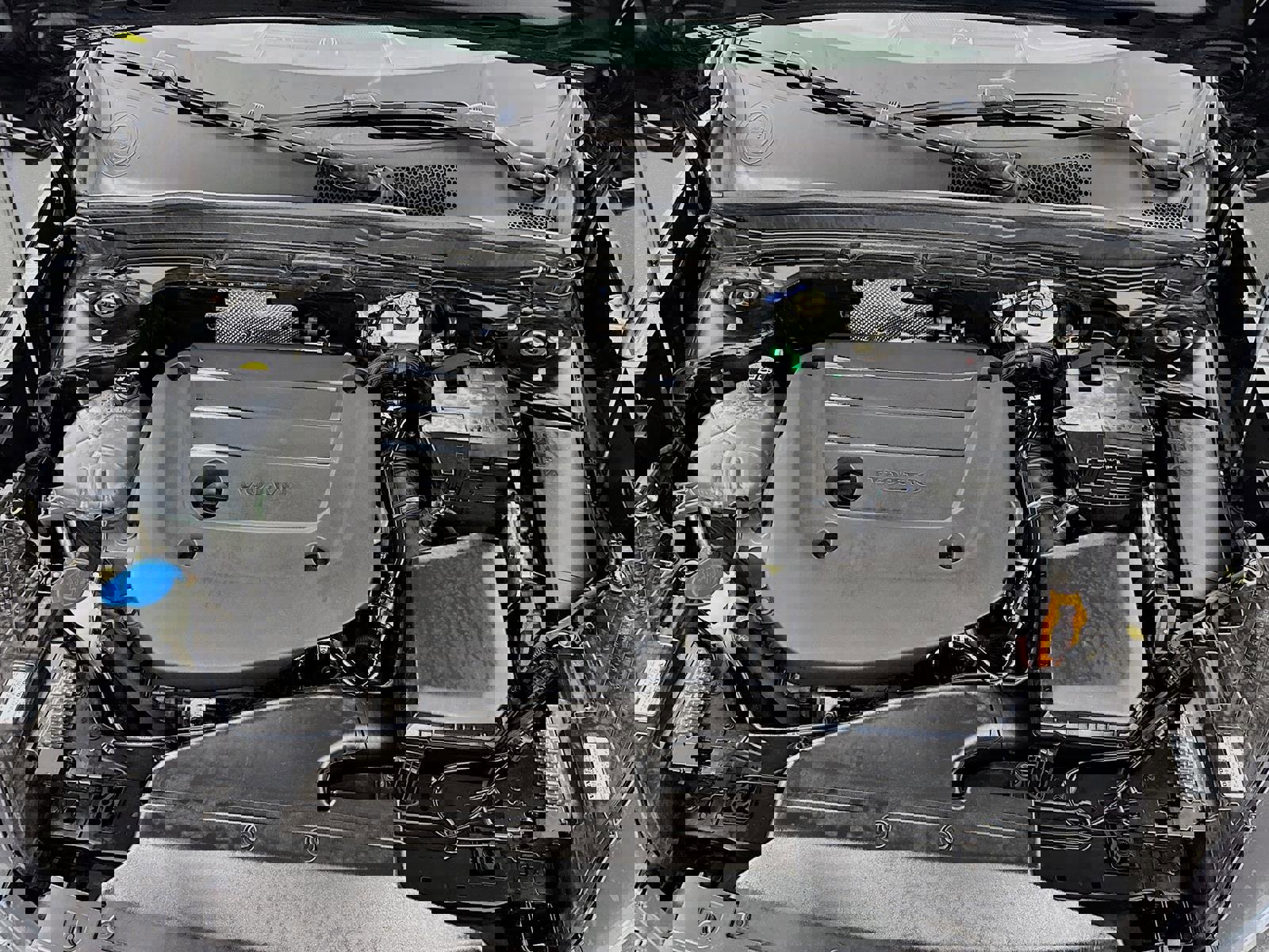 Used 2023 Volvo XC40 B4 Ultimate image 33