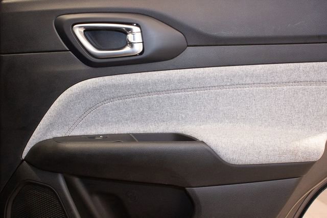 Used 2022 Jeep Compass Latitude image 13