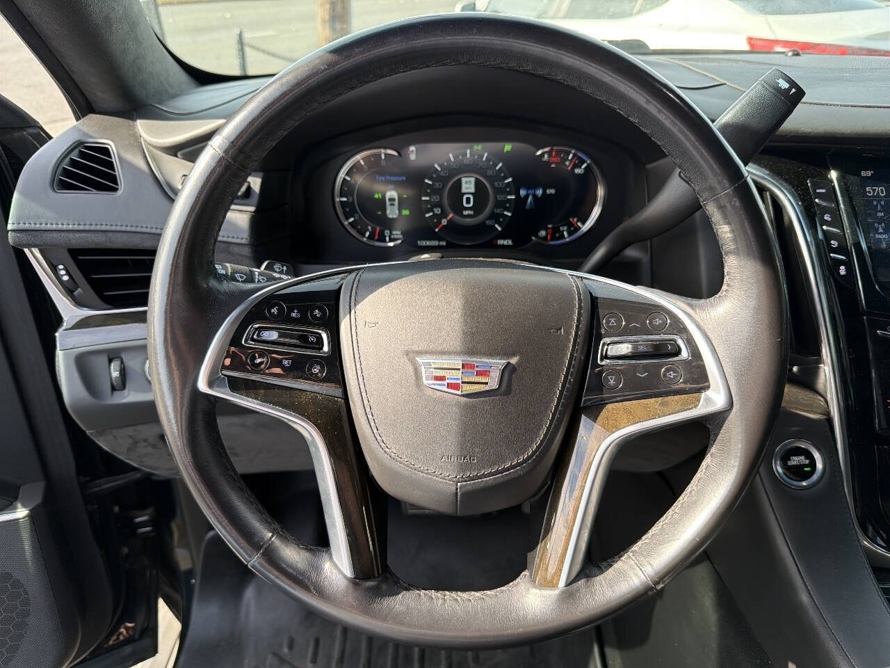 Used 2018 Cadillac Escalade Platinum AWD/4WD image 33