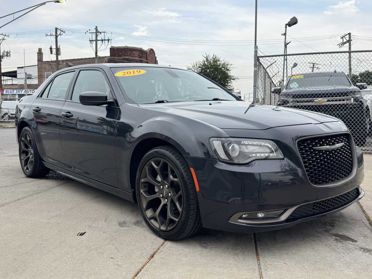 Used 2019 Chrysler 300 S image 3