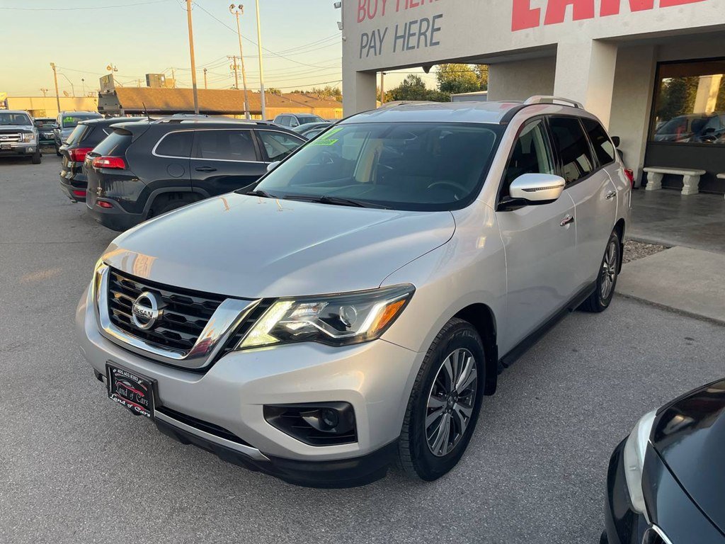 Used 2017 Nissan Pathfinder S image 3