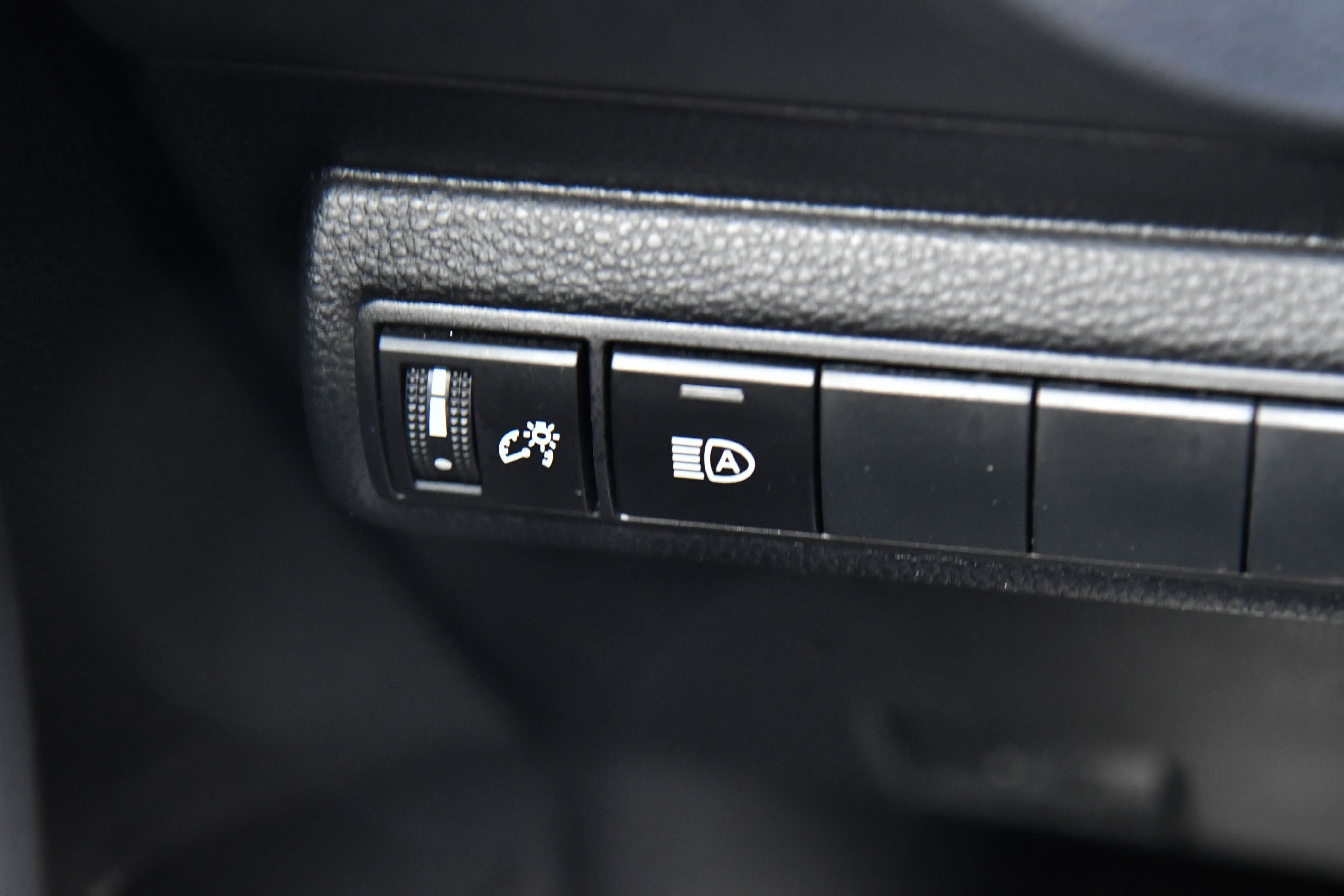 Used 2024 Toyota Corolla SE w/ SE Package image 35