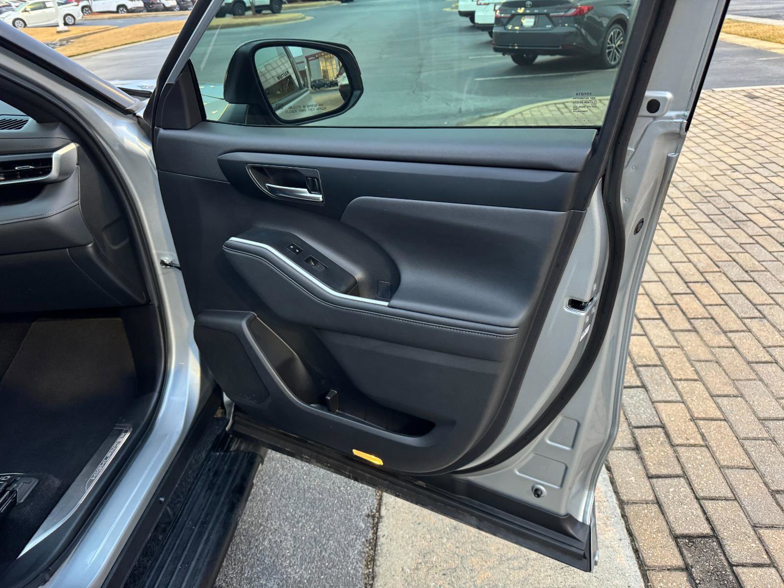 Certified 2024 Toyota Highlander XSE image 10